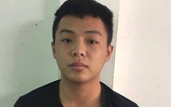 Mâu thuẫn khi đá bóng, 2 thanh niên vác hung khí chém gần lìa tay đối thủ