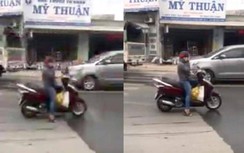 Dừng xe giữa đường để… nghe điện thoại