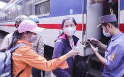 Khách đi máy bay, xe khách, tàu hỏa phải khai báo y tế điện tử bắt buộc