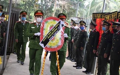 Xót xa đưa tiễn cảnh sát hy sinh khi vây bắt đối tượng buôn ma túy