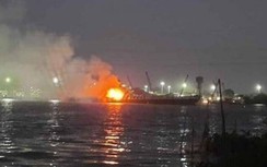 Cháy tàu chở xăng, 2 người chết, 1 mất tích trên sông Đồng Nai