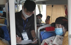 Chùm ảnh: Bến xe đồng loạt khai báo sức khỏe hành khách phòng dịch Covid-19