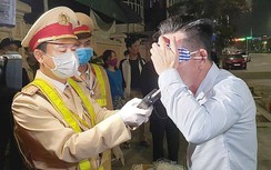 Quảng Ninh: CSGT vừa xử lý vi phạm vừa tuyên truyền phòng dịch