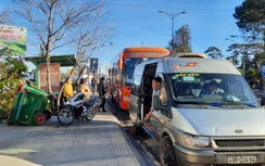 Chủ xe Bảo Vân vừa ký cam kết, vẫn ngang nhiên lập bến cóc, xe dù