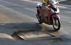 Chùm ảnh: Hàng loạt hố ga lồi lõm “bẫy” người đi đường ở TP.HCM