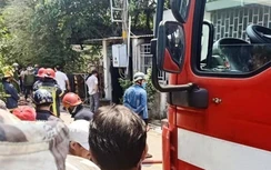 Cướp điện thoại rồi cố thủ trong nhà, cầm dao thách thức công an