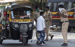 Ấn Độ áp dụng cách thức khắc nghiệt nhất thế giới để giữ 1,3 tỷ dân ở nhà