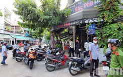 TP.HCM: Phạt hàng chục quán phớt lờ lệnh cấm, người không đeo khẩu trang