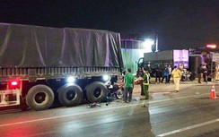 Tông thẳng đuôi xe container dừng đỗ bên đường, 2 nam thanh niên chết thảm