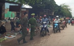 Bắc Giang: Bất chấp lệnh cấm, hàng nghìn người vẫn họp chợ gây tắc QL31
