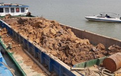 Cần Thơ phát hiện 7 sà lan khai thác khoáng sản trái phép trên sông Hậu