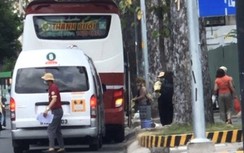 Bất chấp lệnh cấm, hàng loạt xe hợp đồng "vô tư" chở khách giữa mùa dịch