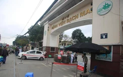 BV Bạch Mai chấm dứt dịch vụ đổi nước sôi, điều chỉnh phí ô tô ra vào