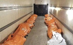 Hình ảnh ám ảnh ở New York: Thi thể người chết vì Covid-19 chất trên xe tải