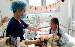 Những hình ảnh xúc động bên trong BV Bạch Mai những ngày phong tỏa Covid-19