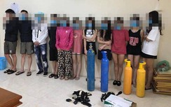 Chống lệnh cấm mùa dịch Covid-19, quán karaoke vẫn có sinh nhật "bóng cười"