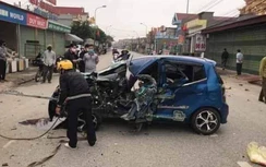 Ô tô con va chạm với xe ba bánh, 3 người bị thương nặng