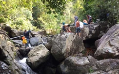 "Phượt thủ" trốn chốt kiểm soát dịch, lên núi tổ chức dã ngoại