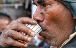 Chuyên gia Nga cảnh báo về việc uống rượu khi đang cách ly chống Covid-19