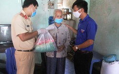 TP.HCM: Dân bất ngờ khi CSGT đến tận nhà giữa mùa dịch Covid-19