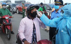 Video: Cận cảnh khâu kiểm tra y tế phòng dịch Covid-19 ở cửa ngõ TP.HCM
