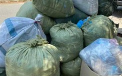 Khám xét khẩn cấp nơi ở đối tượng liên quan vụ tái chế khẩu trang