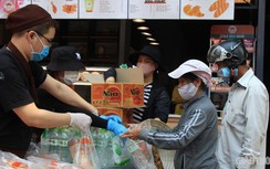 Người nghèo, bán vé số bất ngờ nhận ngàn suất ăn miễn phí giữa mùa dịch