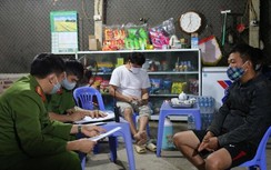 Vĩnh Phúc: Nhóm thanh niên đá bóng giữa "bão" Covid-19 bị xử phạt