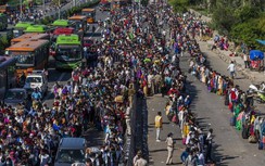 Video: Ấn Độ căng thẳng vì Covid-19, vạn người dân thắp nến cầu nguyện