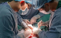 Ghép tủy thành công cứu bé trai mắc bệnh "triệu người mới có 1 người mắc"