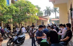 Cận cảnh "vỡ trận" làm giấy xác nhận xe ra vào TP.Hải Phòng mùa Covid-19