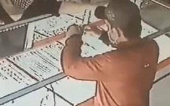 Đóng vai khách hàng, thanh niên giật dây chuyền vàng rồi tháo chạy