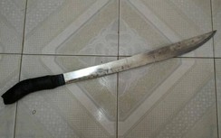 Chủ quán cà phê vác mã tấu đuổi đoàn chống dịch Covid-19
