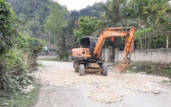 Nghệ An: Xe chở đá rầm rập tỉnh lộ 532, người dân liên tiếp sa "ổ trâu"