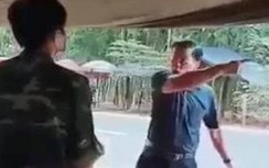 Phó chủ tịch HĐND huyện không đeo khẩu trang, văng tục khi đo thân nhiệt