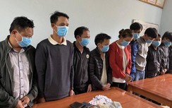 Cặp vợ chồng ngang nhiên lập "sới" bạc cho thương lái chơi giữa mùa dịch