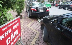 Quy chuẩn mới, ô tô đỗ “ghếch chân” trên vỉa hè có bị phạt?
