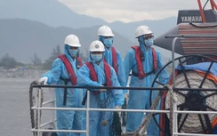 Cứu nạn thuyền viên bị tai biến trên vùng biển Hoàng Sa giữa bão Covid-19