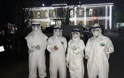 Mồ hôi, nước mắt, nụ cười người trực đường dây nóng phòng dịch Covid-19