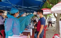 Phạt 4 triệu, tước GPLX tài xế ô tô "thông chốt" kiểm dịch Covid-19