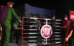 Ninh Thuận: Cận cảnh khoảnh khắc gỡ bỏ cách ly y tế tại thôn Văn Lâm 3