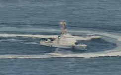 Tàu chiến Mỹ bị 11 tàu Iran uy hiếp trên Vịnh Ba Tư