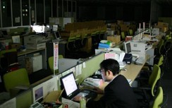 Mua bán sao không ban ngày ban mặt, lại làm lúc nửa đêm?