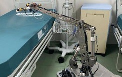 Robot thay thế nhân viên khử khuẩn tại các bệnh viện dã chiến TP.HCM