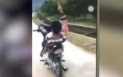 Bắc Giang: Con khoe clip lái xe bằng chân trên facebook, mẹ bị xử phạt