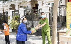 Hơn 5 tấn gạo đến tay người nghèo trong mùa dịch Covid-19