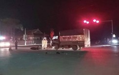 Ô tô tải va chạm với 2 mô tô, 2 người chết, 2 người bị thương