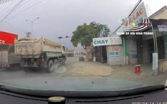 Tước bằng lái 3 tài xế xe ben đua nhau vượt đèn đỏ ở Bình Dương