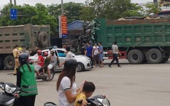 Video: Cận cảnh ô tô con đi ẩu khiến 2 xe ben đâm nhau, tài xế trọng thương