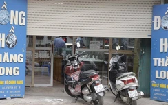 Hà Nội: Chưa hết cách ly xã hội, mặt hàng không thiết yếu đã được bày bán